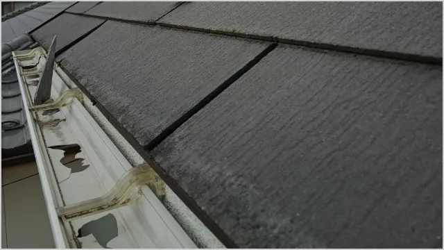 雨樋が破損している写真