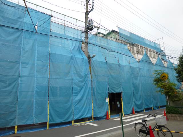お盆休み返上で外壁塗装の画像